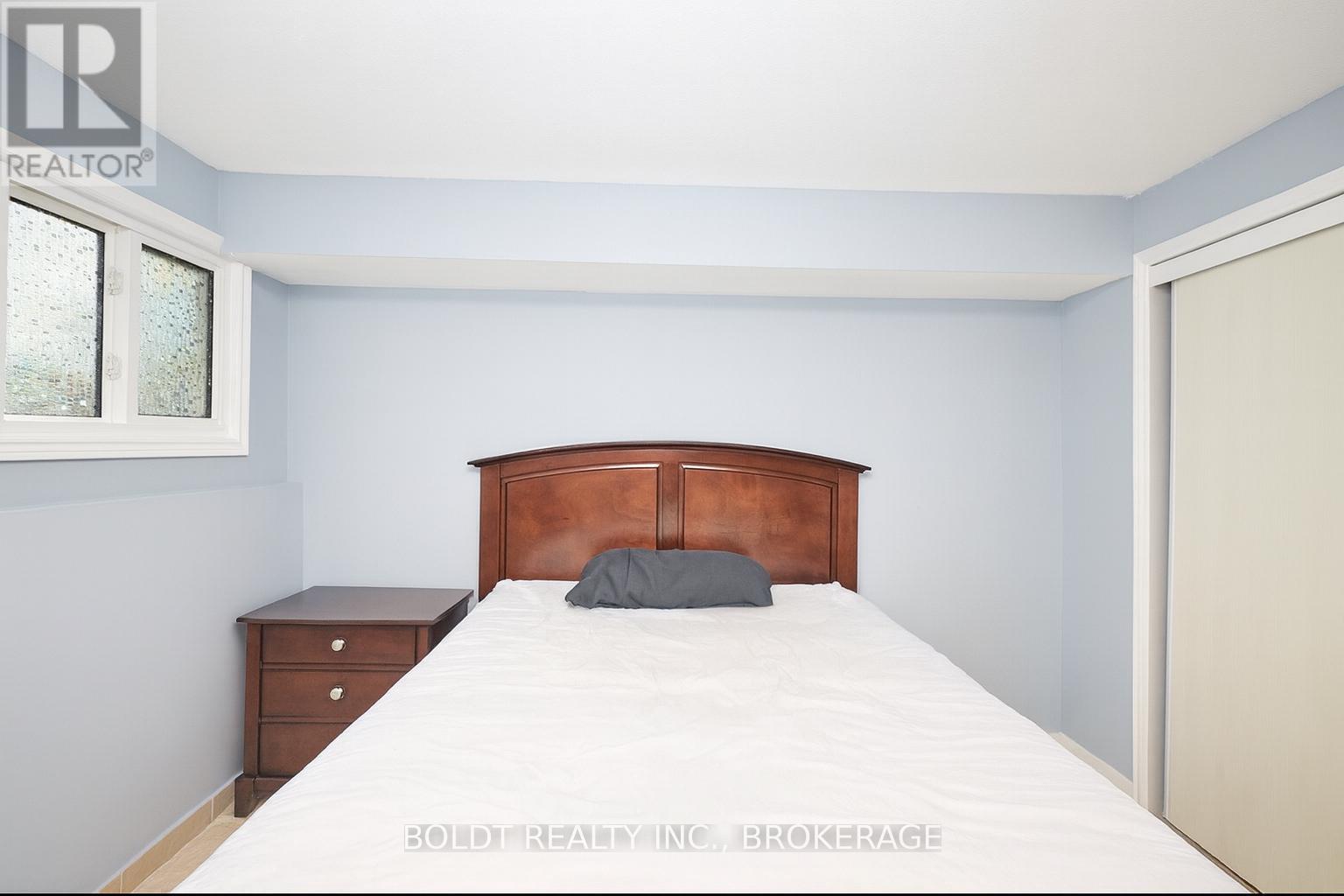 17 Colborne Street, Thorold, Ontario  L2V 3P8 - Photo 15 - X12449381