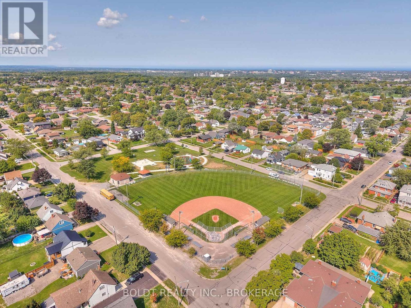 17 Colborne Street, Thorold, Ontario  L2V 3P8 - Photo 26 - X12449381