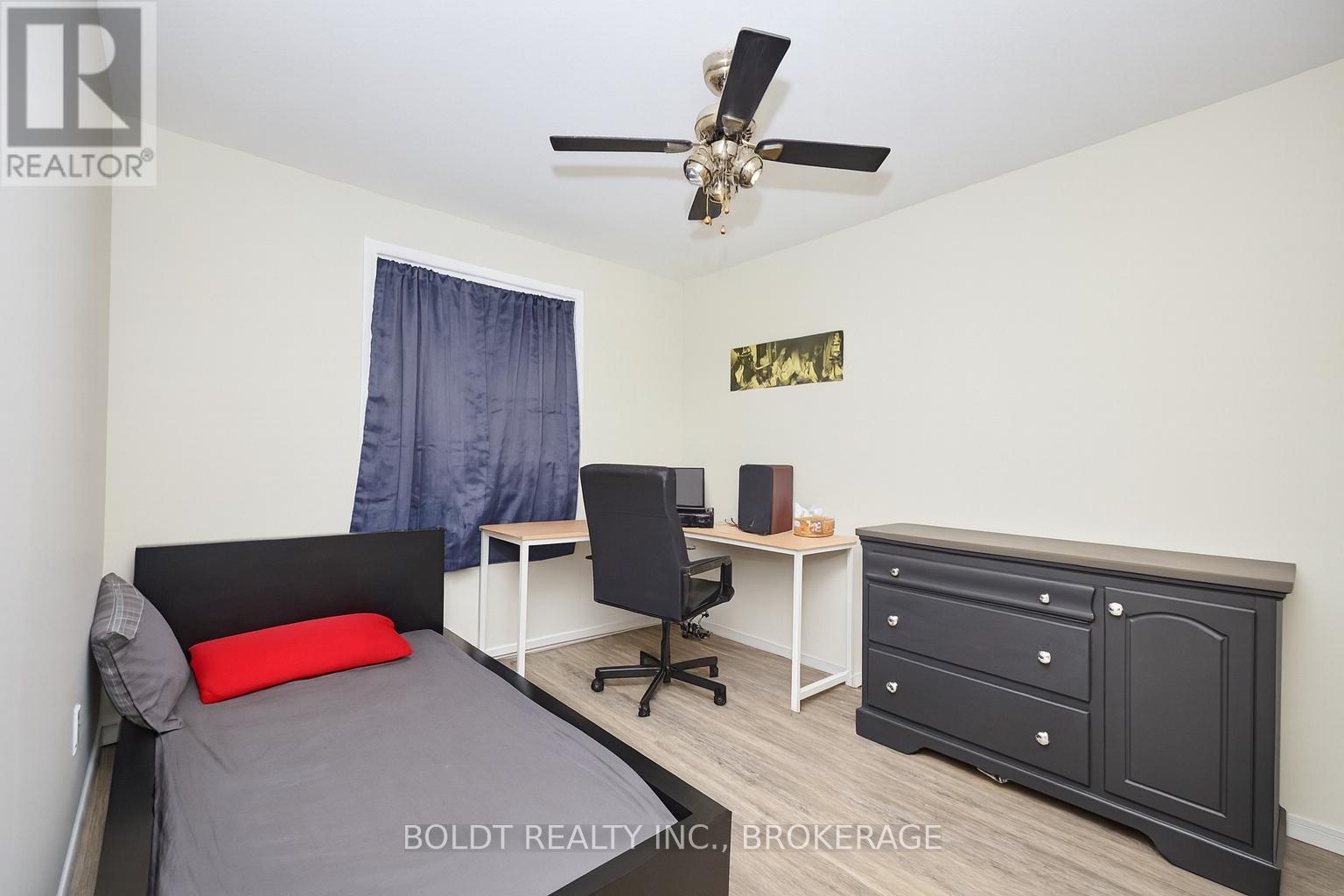 17 Colborne Street, Thorold, Ontario  L2V 3P8 - Photo 8 - X12449381