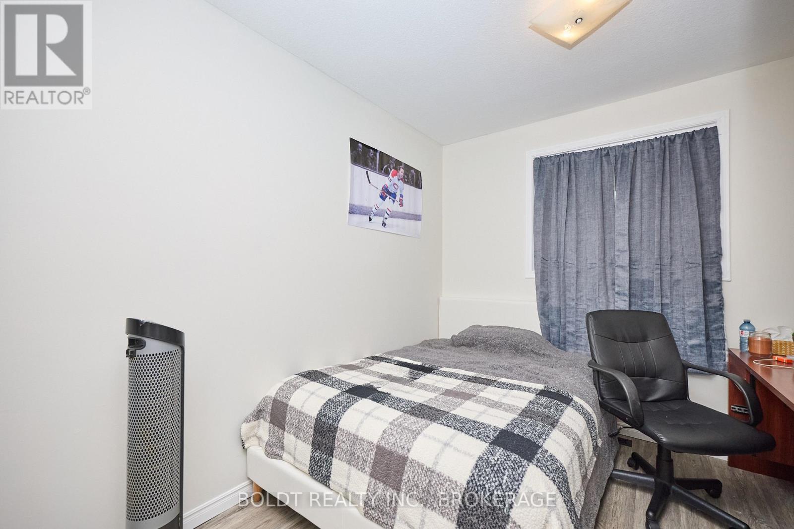 17 Colborne Street, Thorold, Ontario  L2V 3P8 - Photo 9 - X12449381