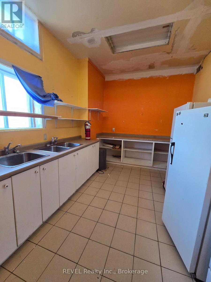 75 Manitoba Street, Bracebridge, Ontario  P1L 2B2 - Photo 12 - X12449617