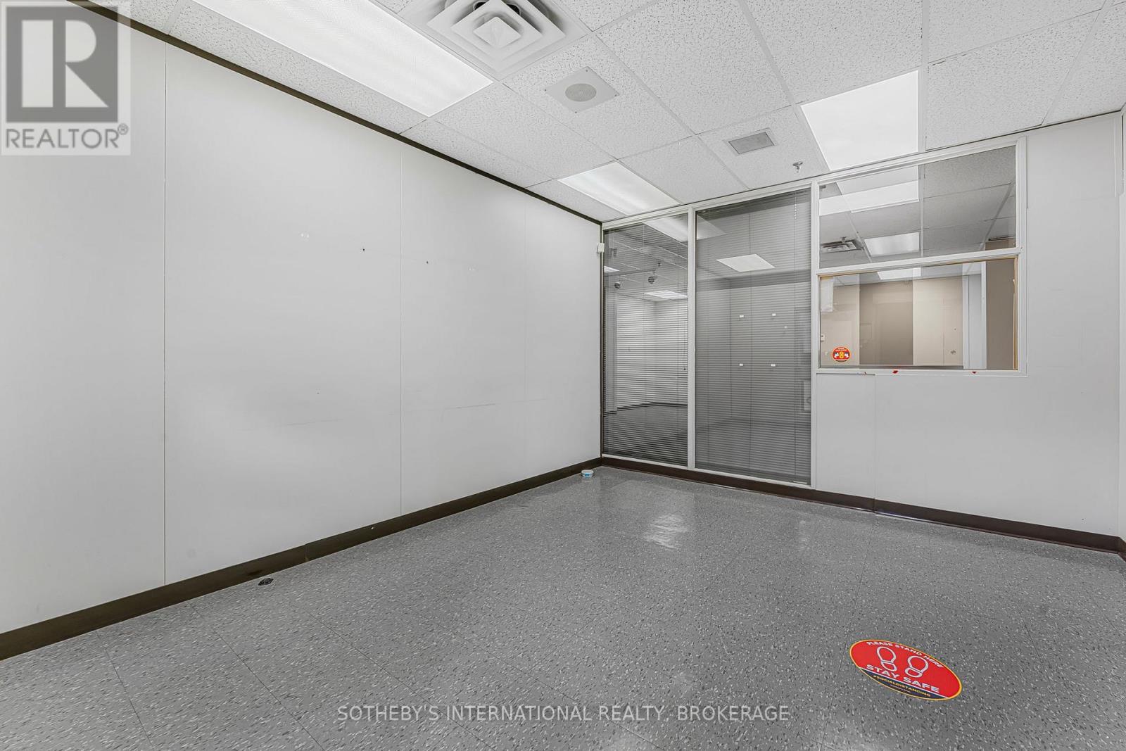 100 - 243 Church Street, St. Catharines, Ontario  L2R 3E8 - Photo 6 - X12449681