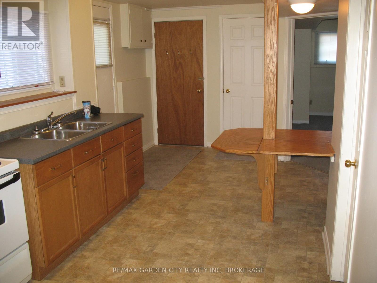 4549 Carriage Road, Lincoln, Ontario  L3J 0C2 - Photo 23 - X12449689