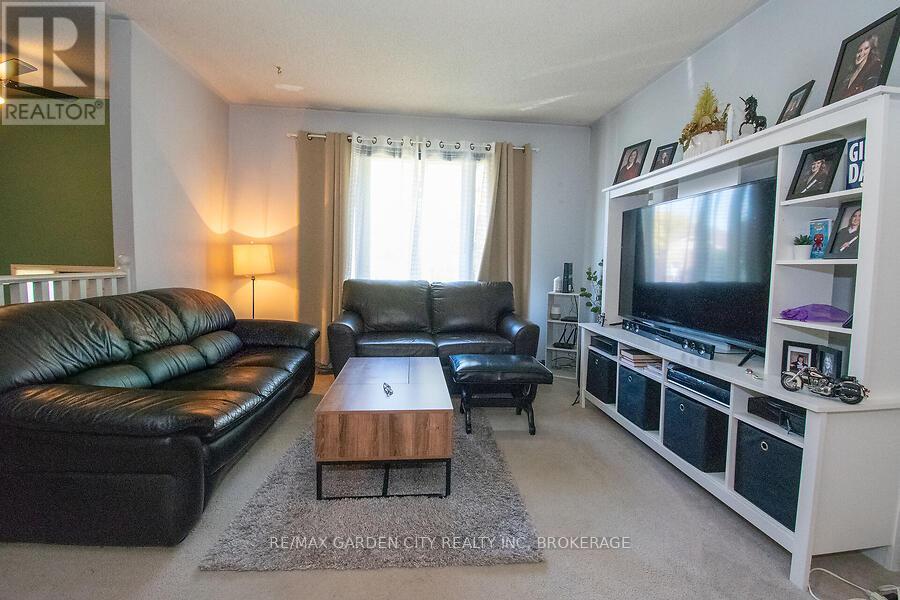 4549 Carriage Road, Lincoln, Ontario  L3J 0C2 - Photo 4 - X12449689