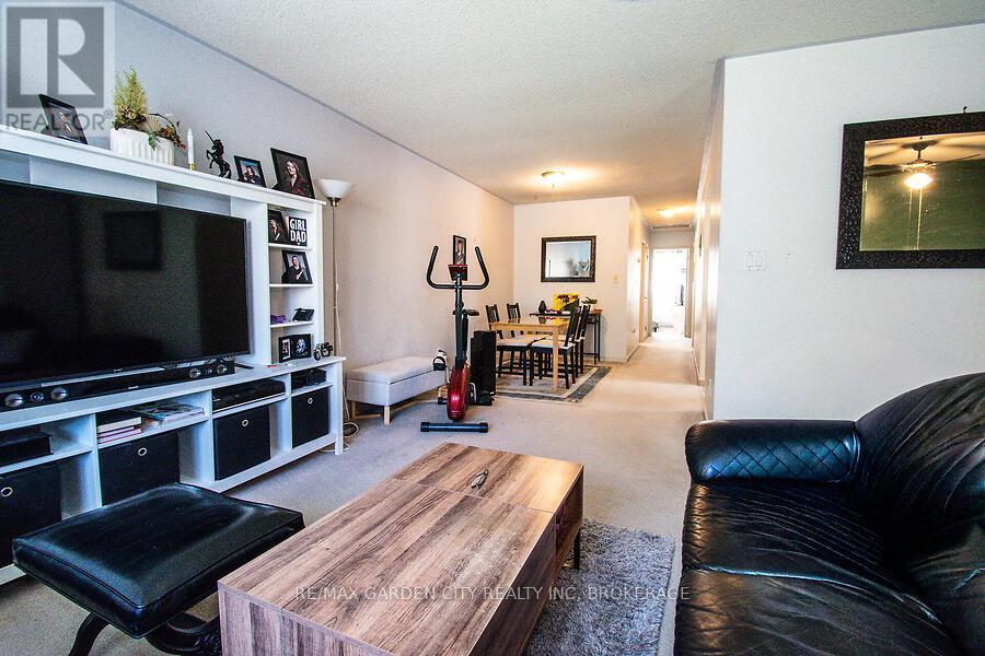 4549 Carriage Road, Lincoln, Ontario  L3J 0C2 - Photo 5 - X12449689