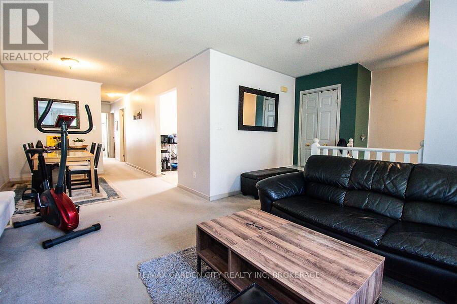 4549 Carriage Road, Lincoln, Ontario  L3J 0C2 - Photo 6 - X12449689