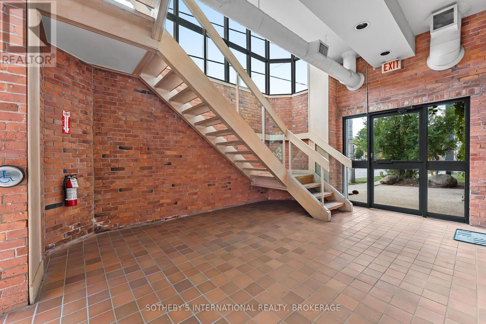 200 - 243 Church Street, St. Catharines, Ontario  L2R 3E8 - Photo 3 - X12449702