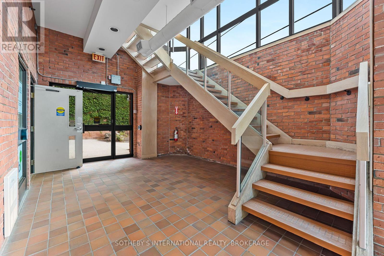 200 - 243 Church Street, St. Catharines, Ontario  L2R 3E8 - Photo 5 - X12449702