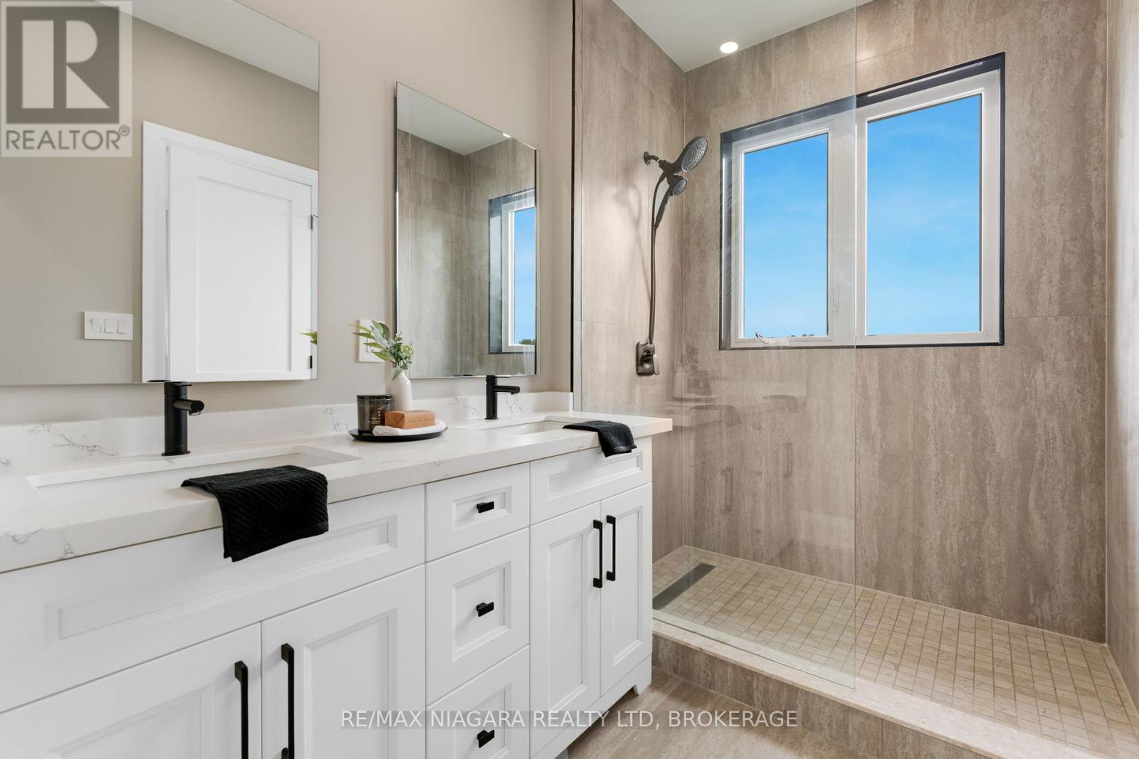 6204 Curlin Crescent, Niagara Falls, Ontario  L2H 0B8 - Photo 25 - X12450012