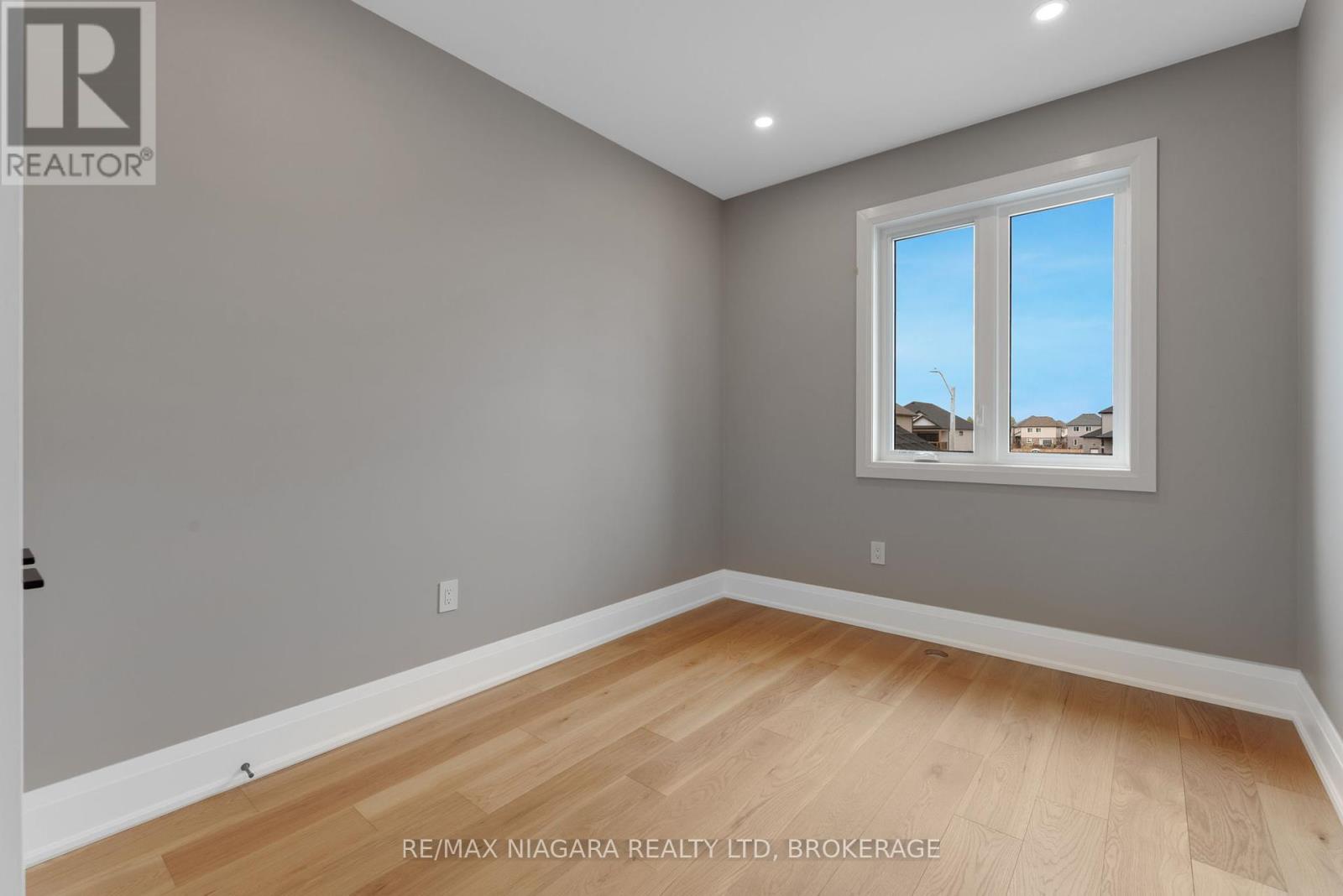 6204 Curlin Crescent, Niagara Falls, Ontario  L2H 0B8 - Photo 26 - X12450012