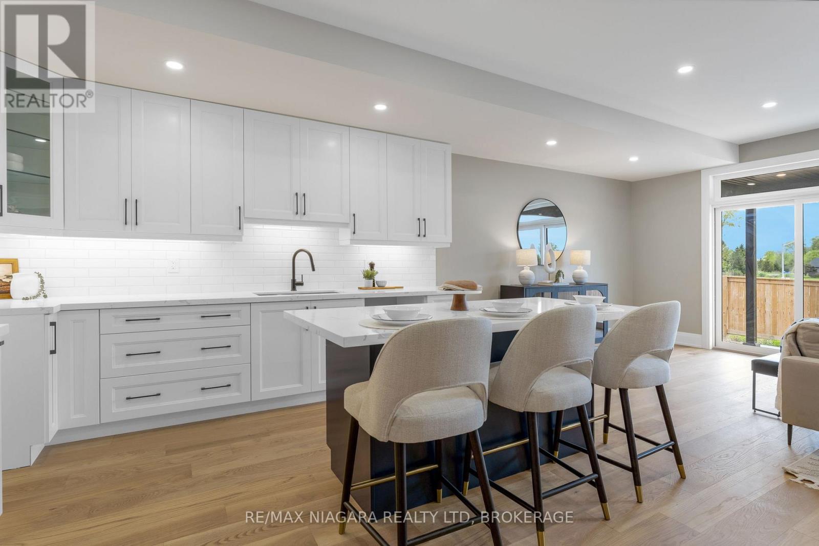 6204 Curlin Crescent, Niagara Falls, Ontario  L2H 0B8 - Photo 6 - X12450012