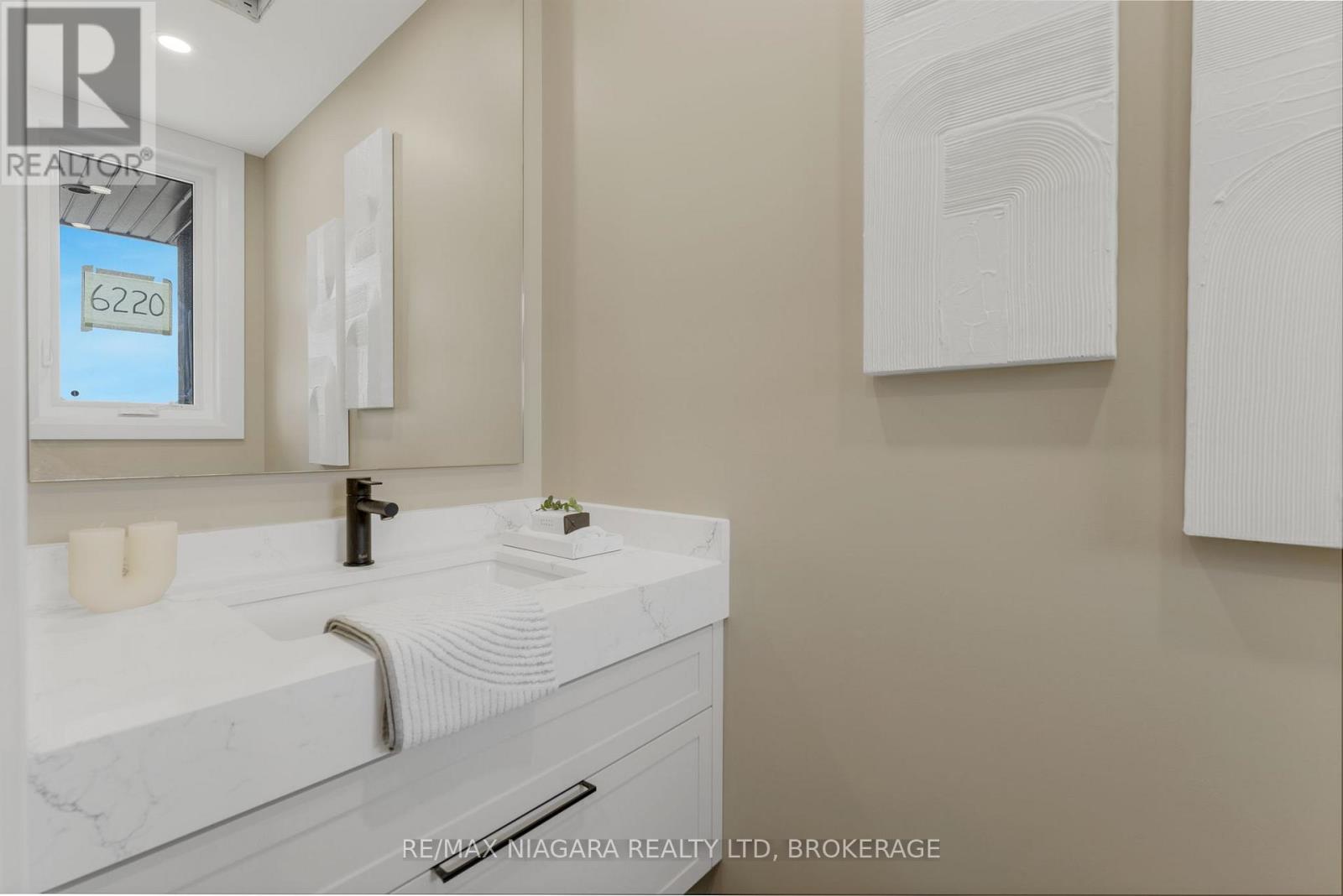 6208 Curlin Crescent, Niagara Falls, Ontario  L2H 0B8 - Photo 4 - X12450020