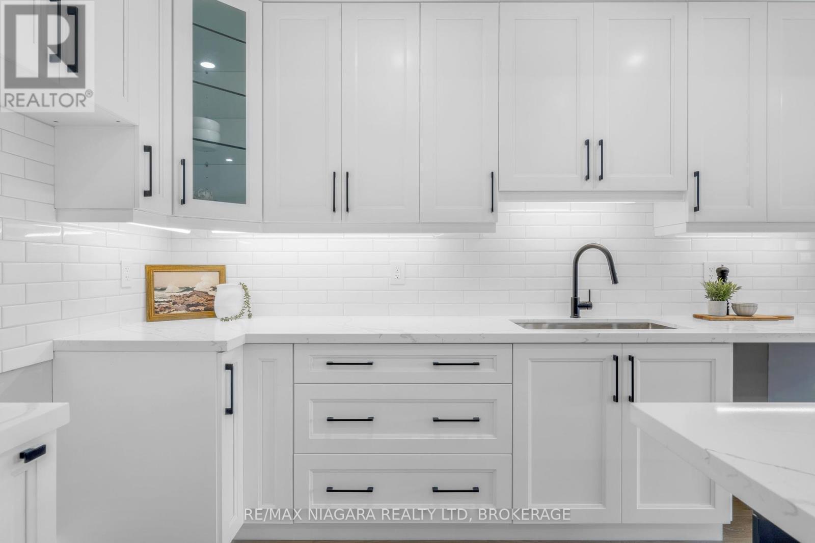 6208 Curlin Crescent, Niagara Falls, Ontario  L2H 0B8 - Photo 8 - X12450020