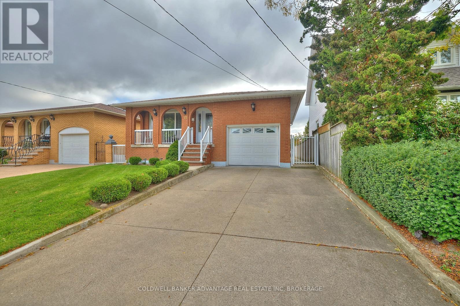 27 Quinn Avenue, Hamilton, Ontario  L8W 1K4 - Photo 2 - X12450915