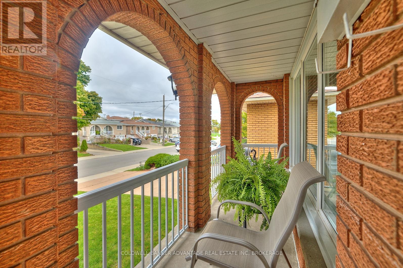 27 Quinn Avenue, Hamilton, Ontario  L8W 1K4 - Photo 3 - X12450915