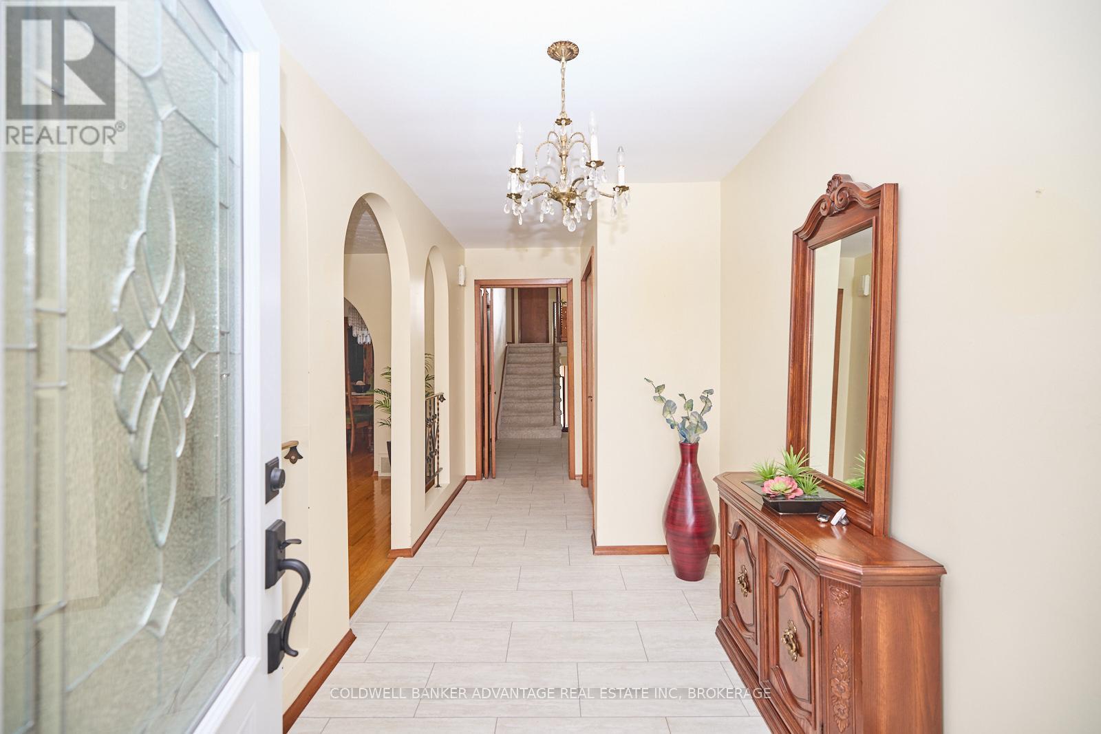 27 Quinn Avenue, Hamilton, Ontario  L8W 1K4 - Photo 4 - X12450915