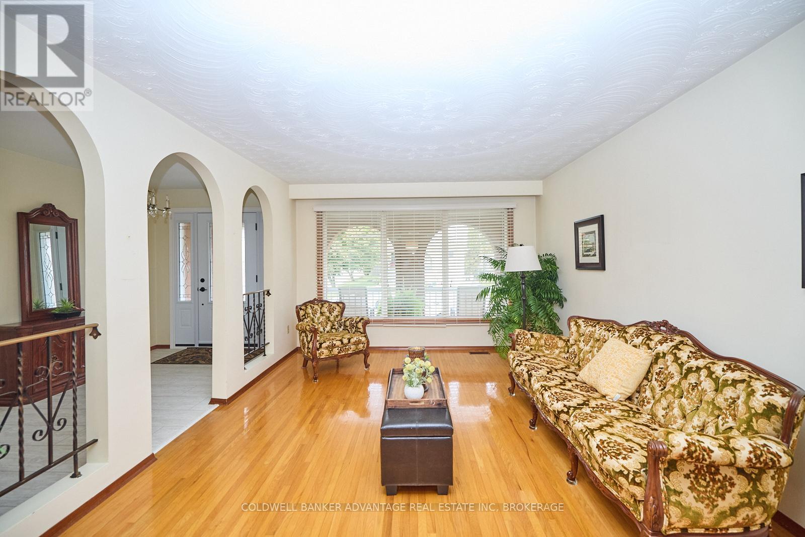 27 Quinn Avenue, Hamilton, Ontario  L8W 1K4 - Photo 5 - X12450915