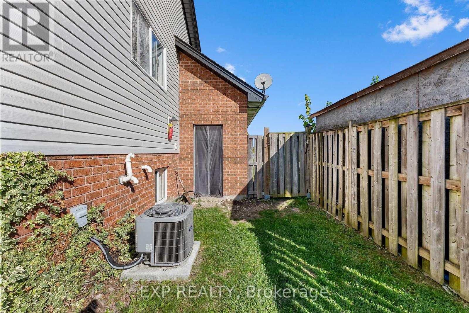 8 Lindan Street, West Lincoln, Ontario  L0R 2A0 - Photo 35 - X12451184