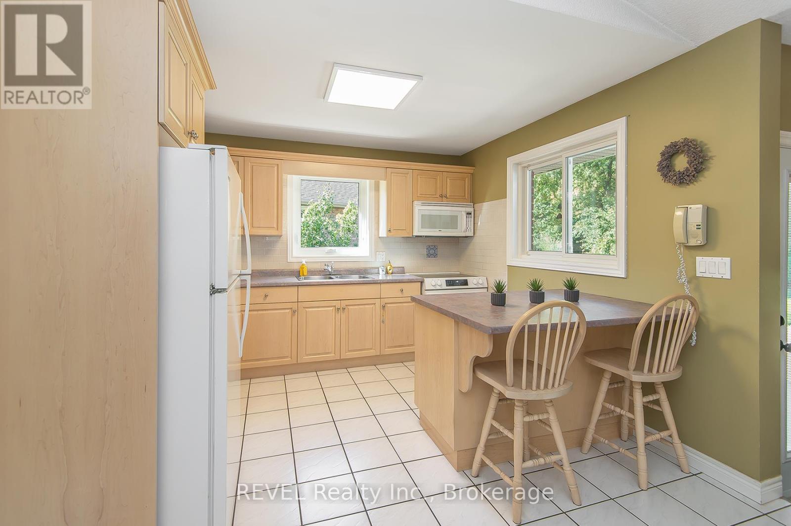 307 Beckett Crescent, Pelham, Ontario  L3E 0N5 - Photo 10 - X12451200