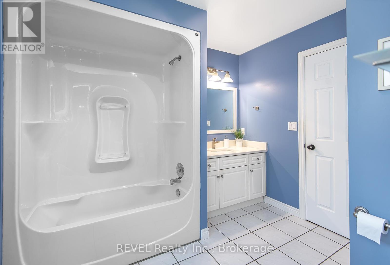 307 Beckett Crescent, Pelham, Ontario  L3E 0N5 - Photo 20 - X12451200