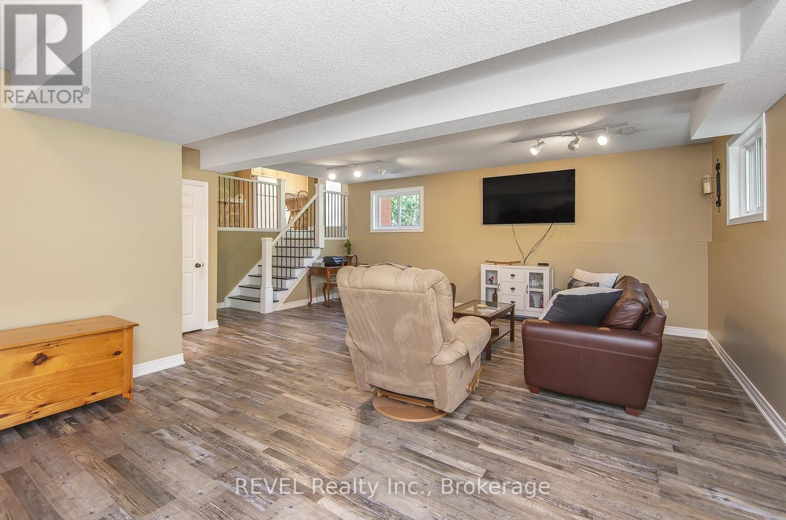 307 Beckett Crescent, Pelham, Ontario  L3E 0N5 - Photo 24 - X12451200