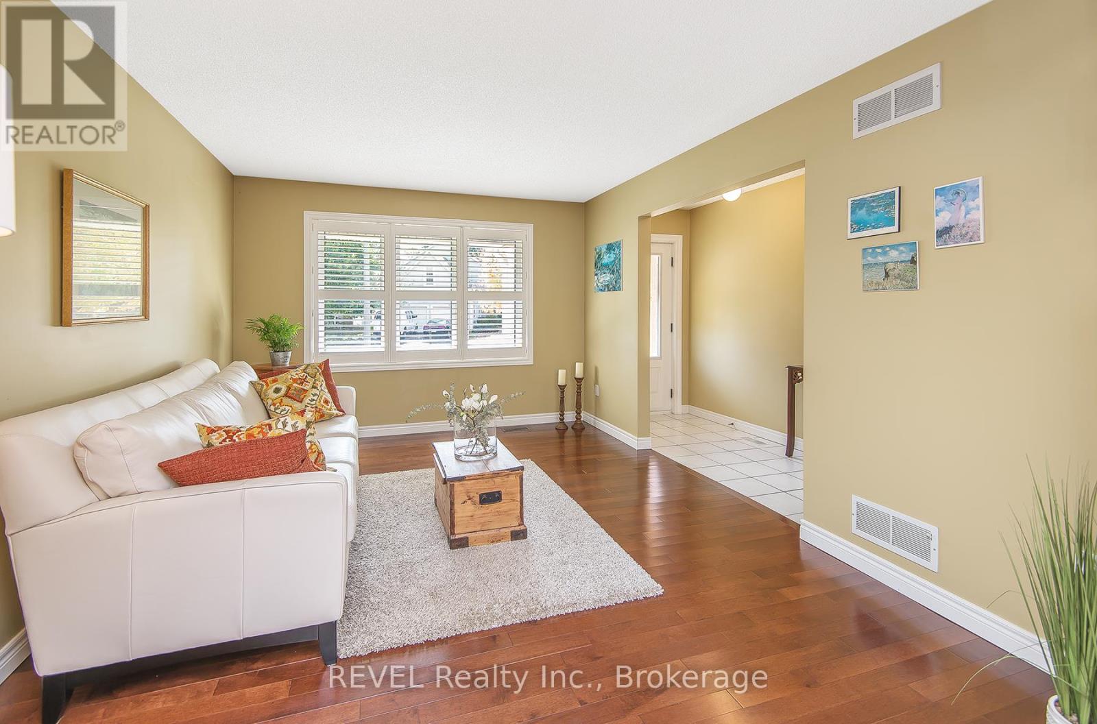 307 Beckett Crescent, Pelham, Ontario  L3E 0N5 - Photo 6 - X12451200