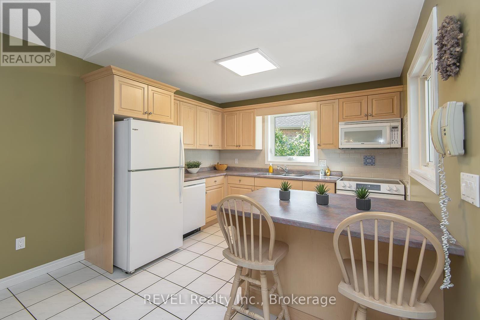 307 Beckett Crescent, Pelham, Ontario  L3E 0N5 - Photo 8 - X12451200