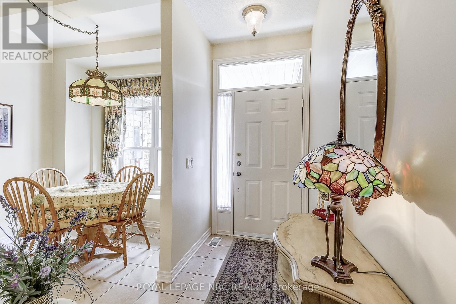 15 Shaws Lane, Niagara-On-The-Lake, Ontario  L0S 1J0 - Photo 2 - X12451851