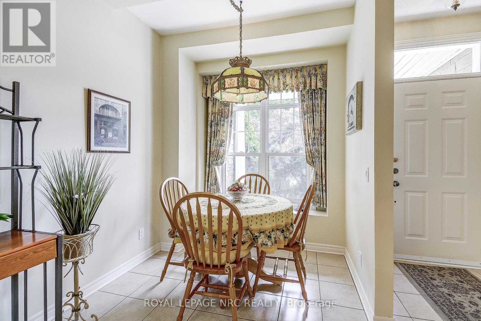 15 Shaws Lane, Niagara-On-The-Lake, Ontario  L0S 1J0 - Photo 4 - X12451851