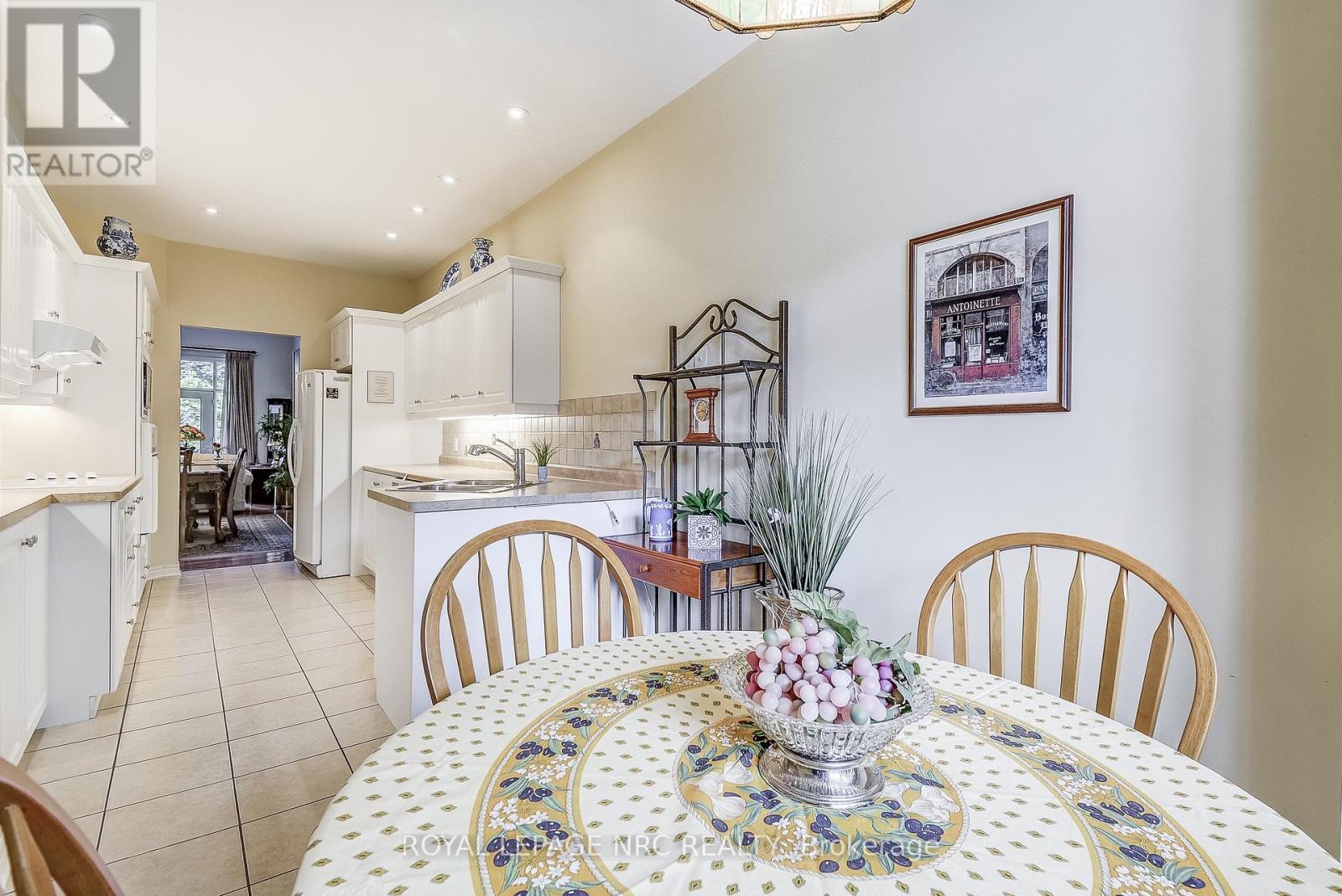 15 Shaws Lane, Niagara-On-The-Lake, Ontario  L0S 1J0 - Photo 5 - X12451851