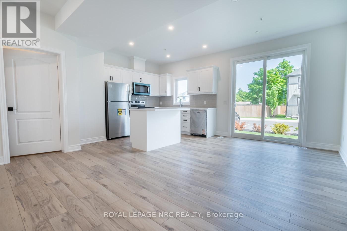 15 - 121a Moffatt Street, St. Catharines, Ontario  L2P 0G4 - Photo 10 - X12452270