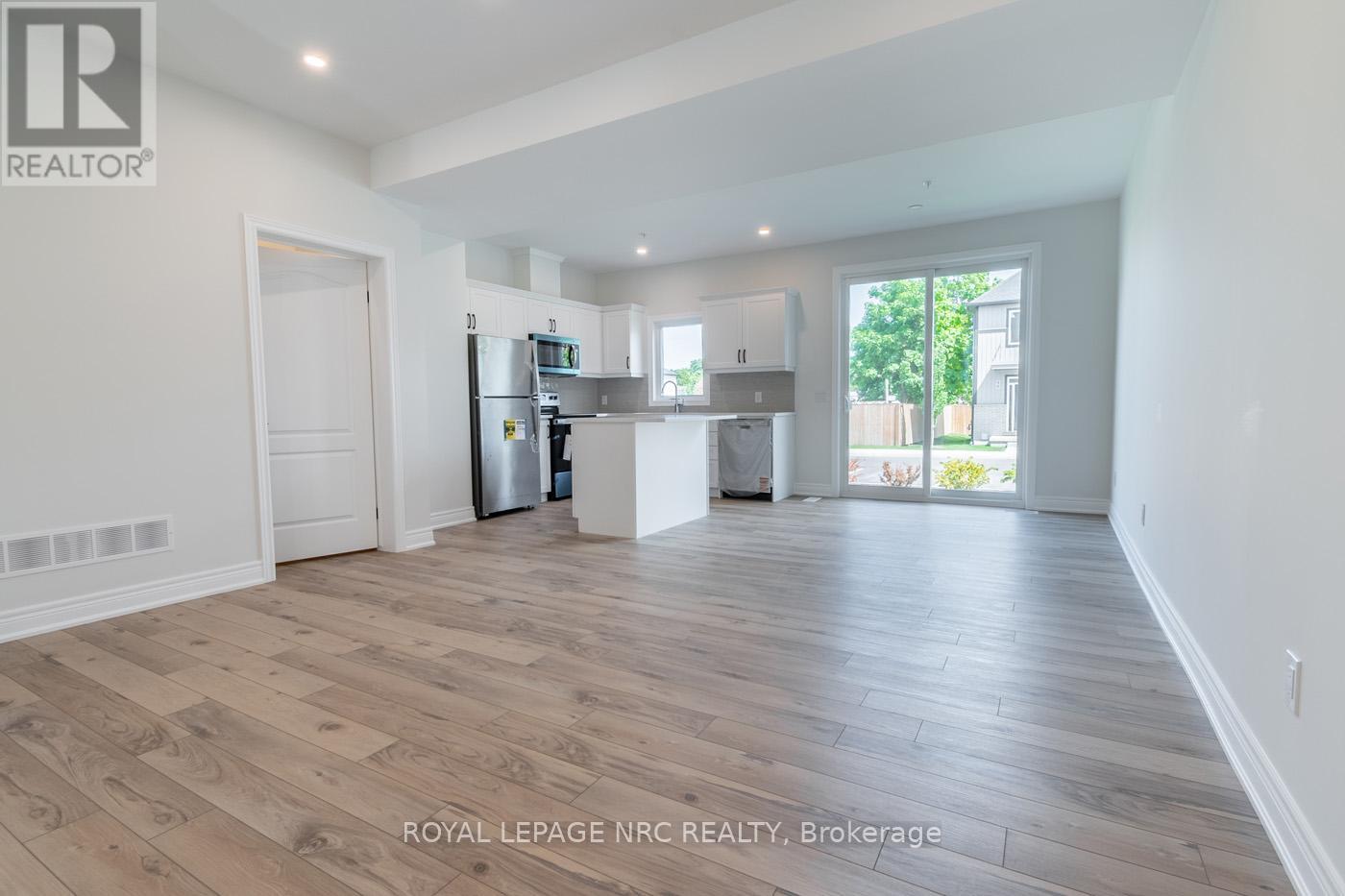 15 - 121a Moffatt Street, St. Catharines, Ontario  L2P 0G4 - Photo 8 - X12452270