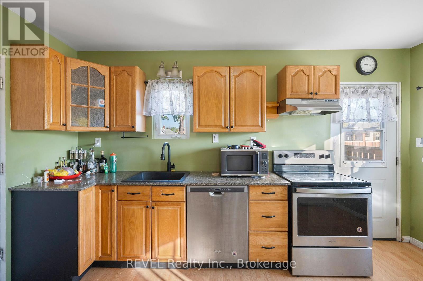 140 Dorothy Street, Welland, Ontario  L3B 3V9 - Photo 12 - X12453139