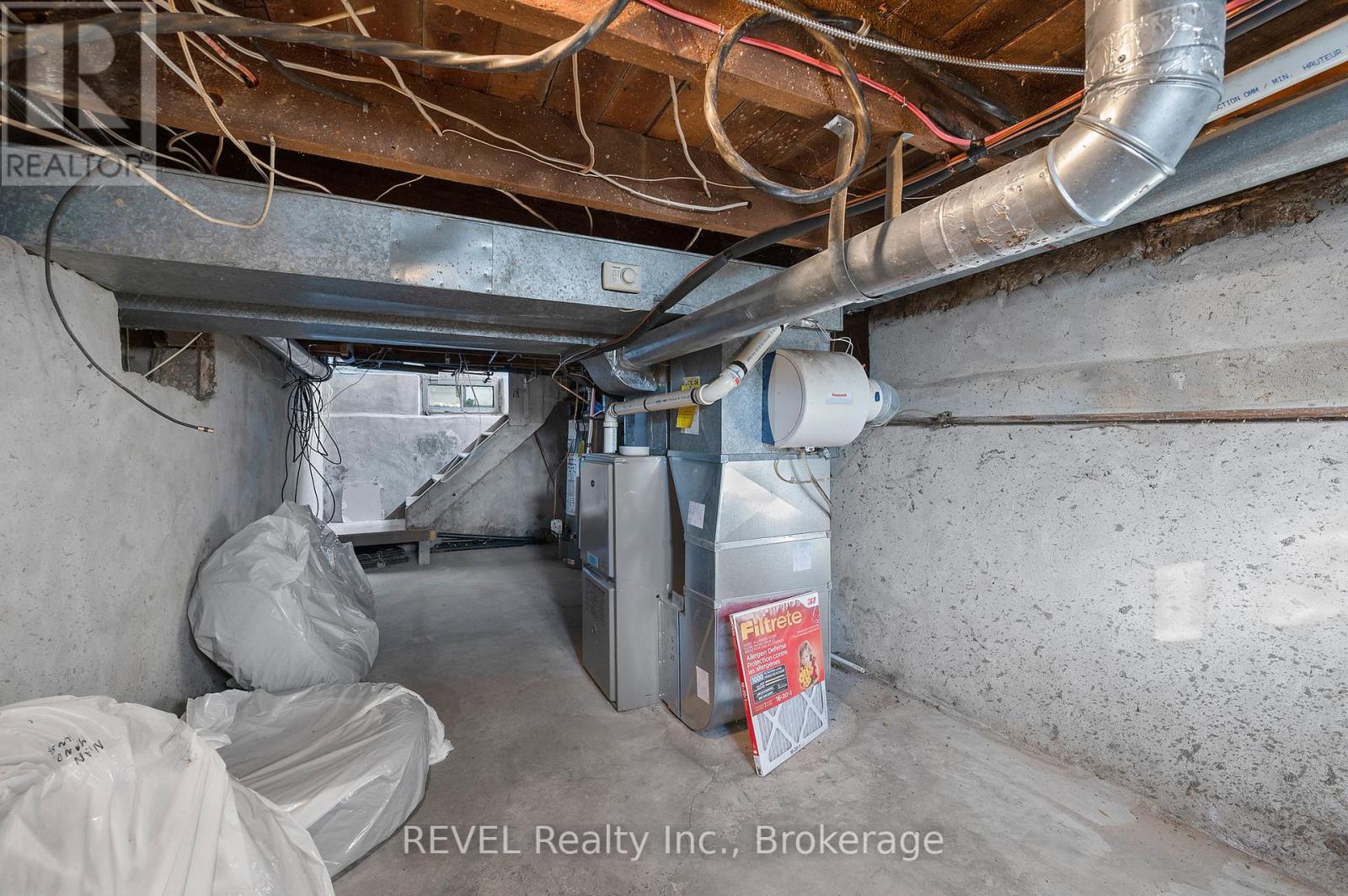 140 Dorothy Street, Welland, Ontario  L3B 3V9 - Photo 24 - X12453139