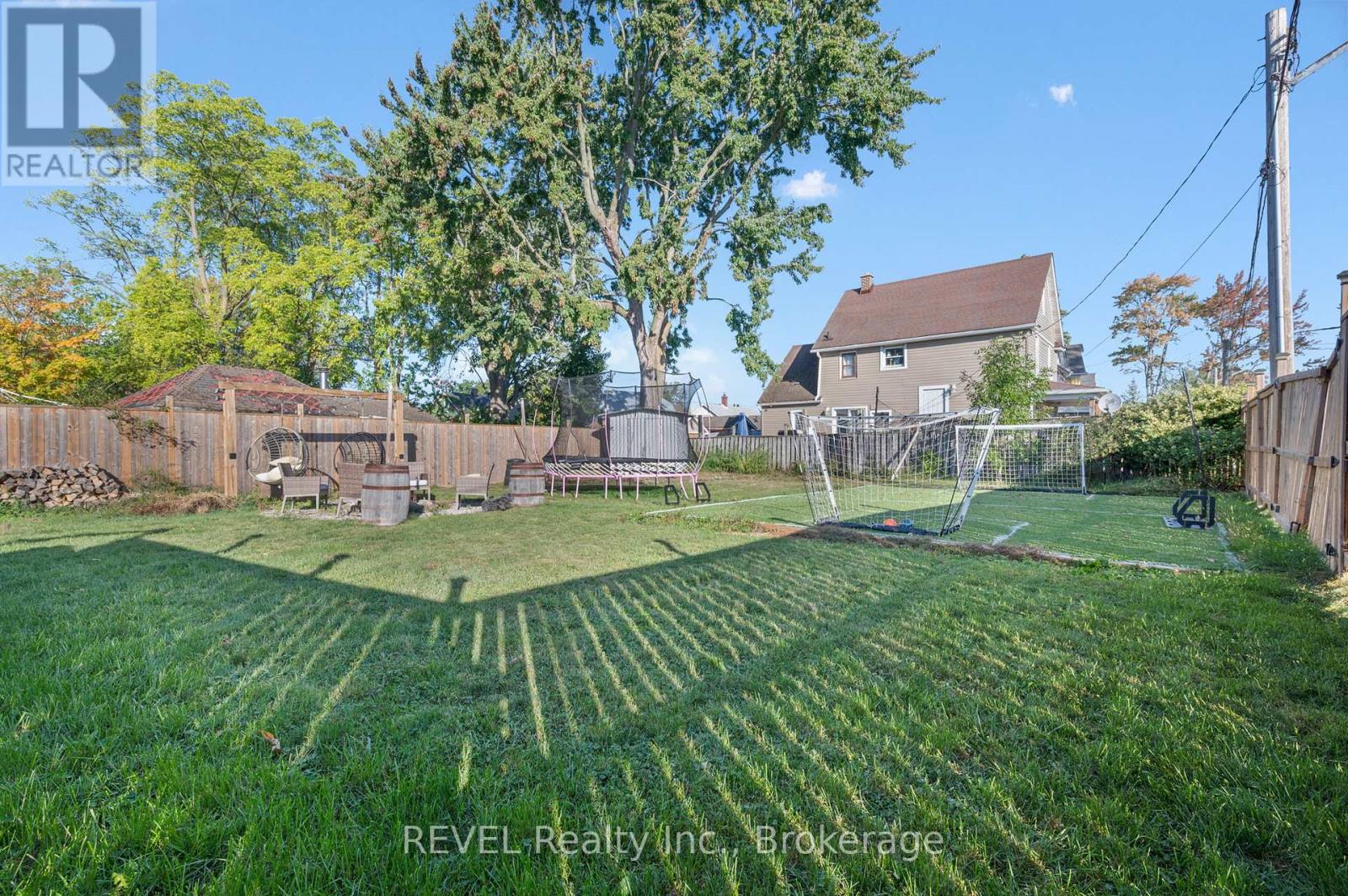 140 Dorothy Street, Welland, Ontario  L3B 3V9 - Photo 25 - X12453139