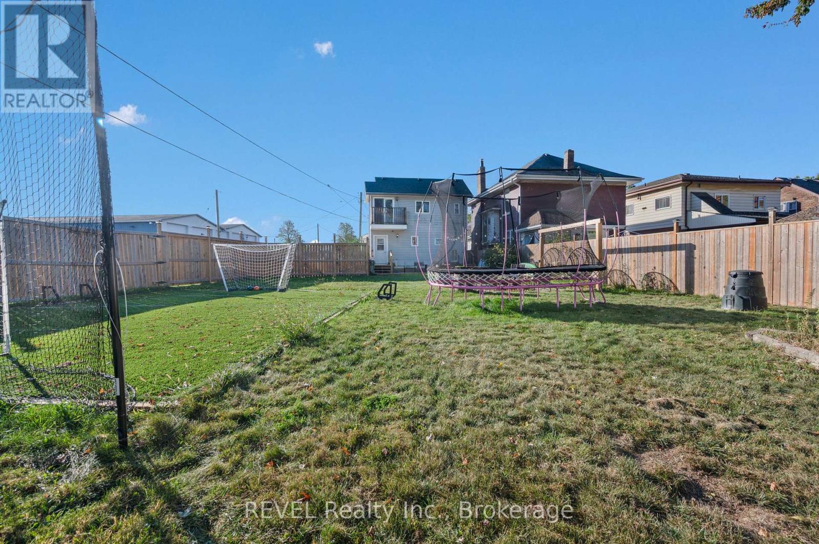 140 Dorothy Street, Welland, Ontario  L3B 3V9 - Photo 27 - X12453139