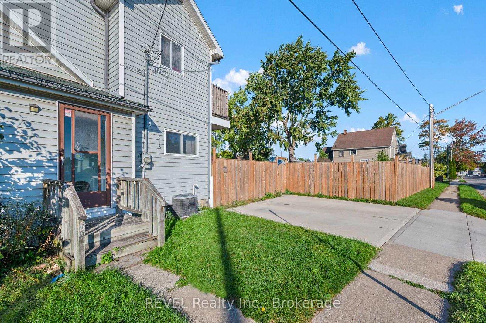 140 Dorothy Street, Welland, Ontario  L3B 3V9 - Photo 5 - X12453139