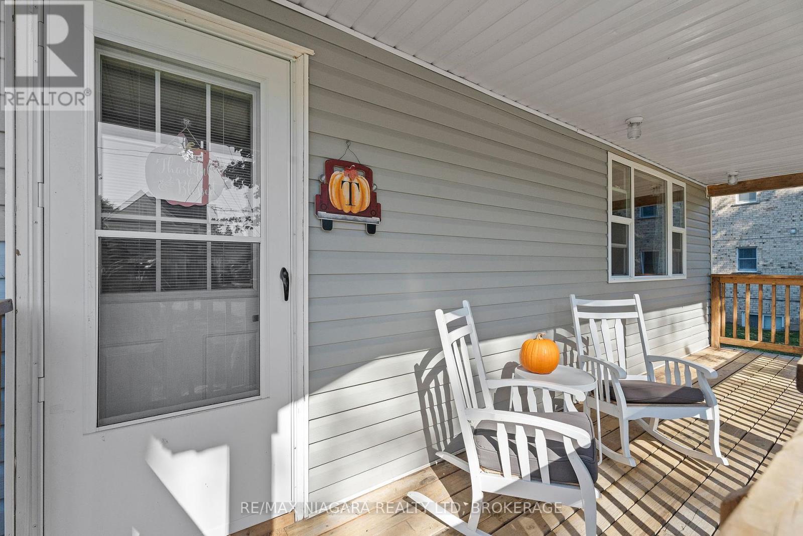 31 Murray Street, Fort Erie, Ontario  L2A 2A3 - Photo 3 - X12453430