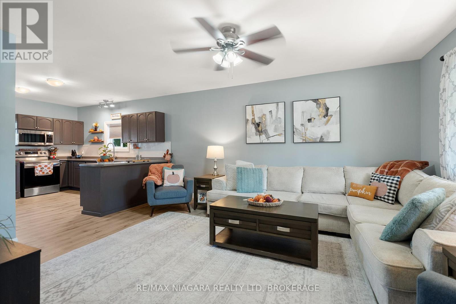 31 Murray Street, Fort Erie, Ontario  L2A 2A3 - Photo 5 - X12453430