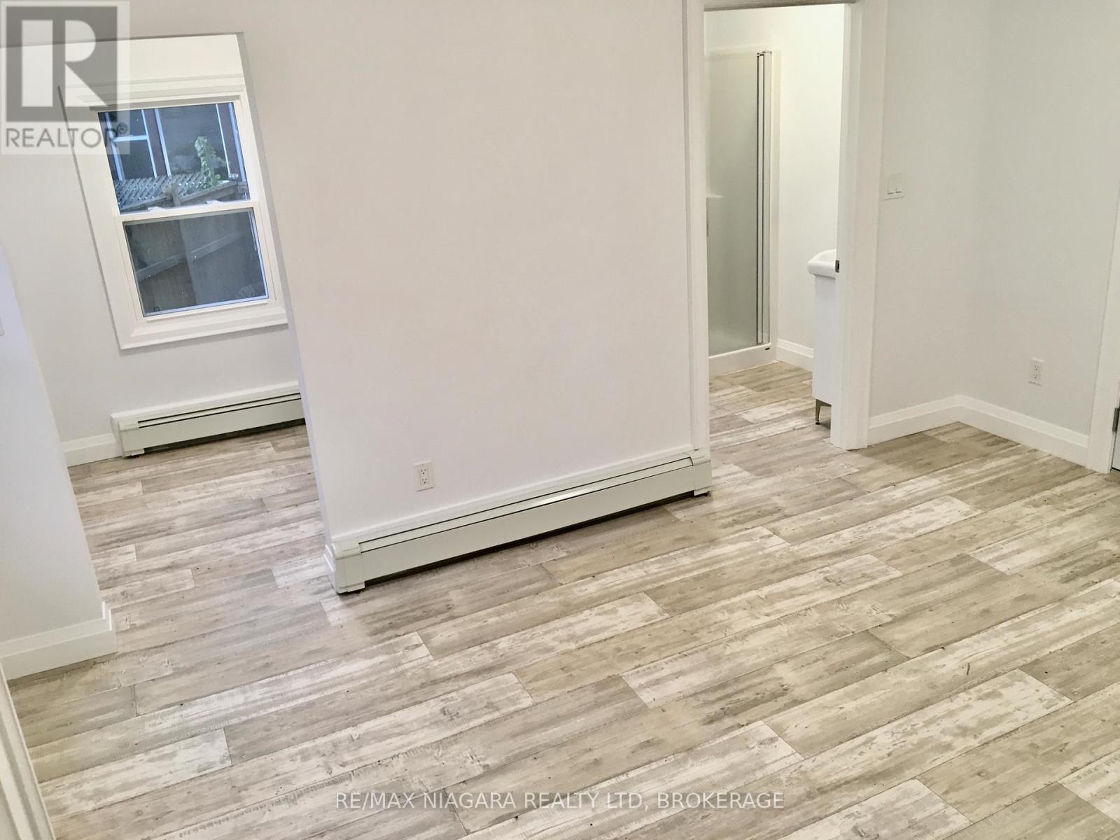 163 Welland Avenue, St. Catharines, Ontario  L2R 2N9 - Photo 10 - X12455533