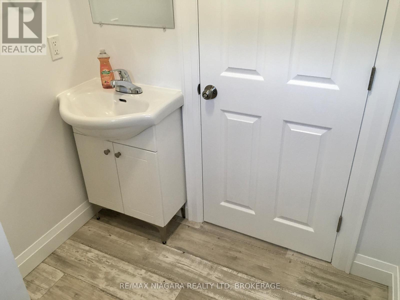 163 Welland Avenue, St. Catharines, Ontario  L2R 2N9 - Photo 17 - X12455533