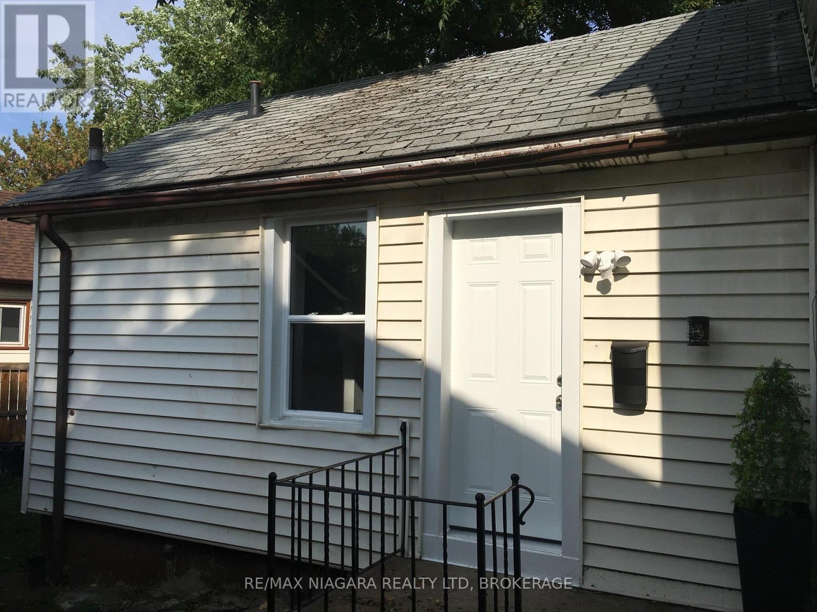 163 Welland Avenue, St. Catharines, Ontario  L2R 2N9 - Photo 5 - X12455533