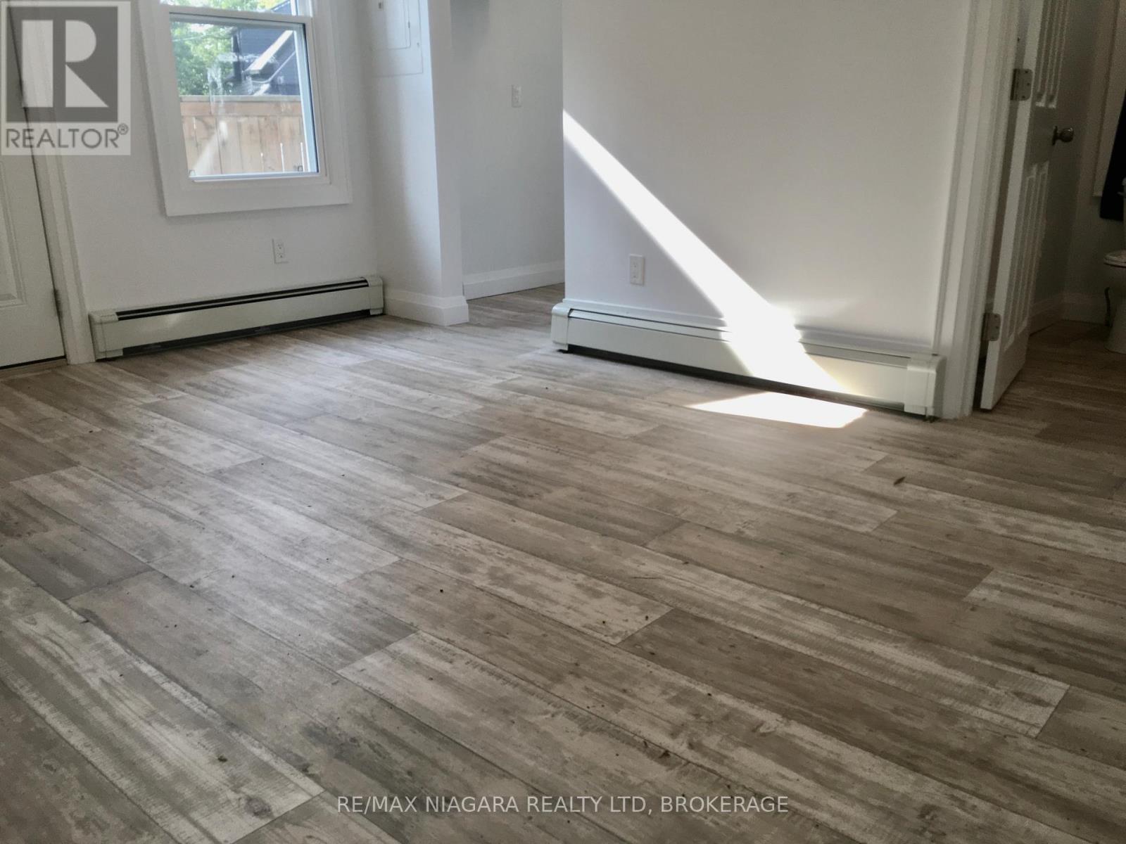 163 Welland Avenue, St. Catharines, Ontario  L2R 2N9 - Photo 9 - X12455533