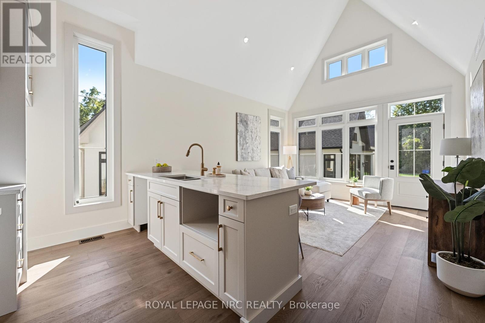 281 Elmwood Avenue, Fort Erie, Ontario  L0S 1B0 - Photo 10 - X12455695