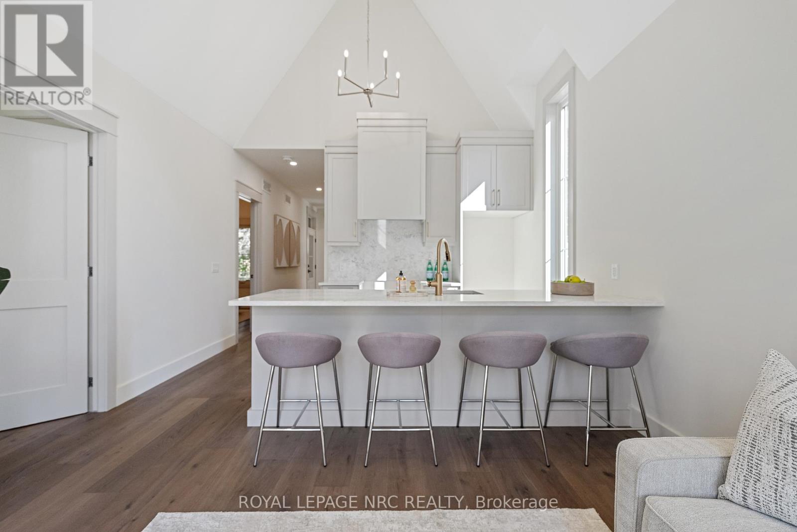 281 Elmwood Avenue, Fort Erie, Ontario  L0S 1B0 - Photo 13 - X12455695