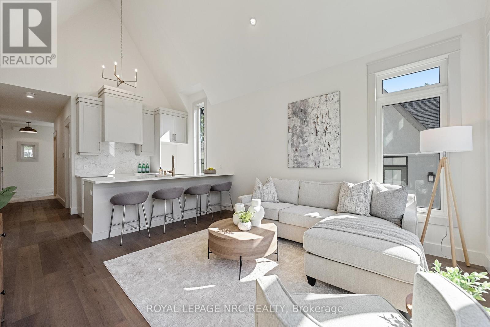 281 Elmwood Avenue, Fort Erie, Ontario  L0S 1B0 - Photo 14 - X12455695