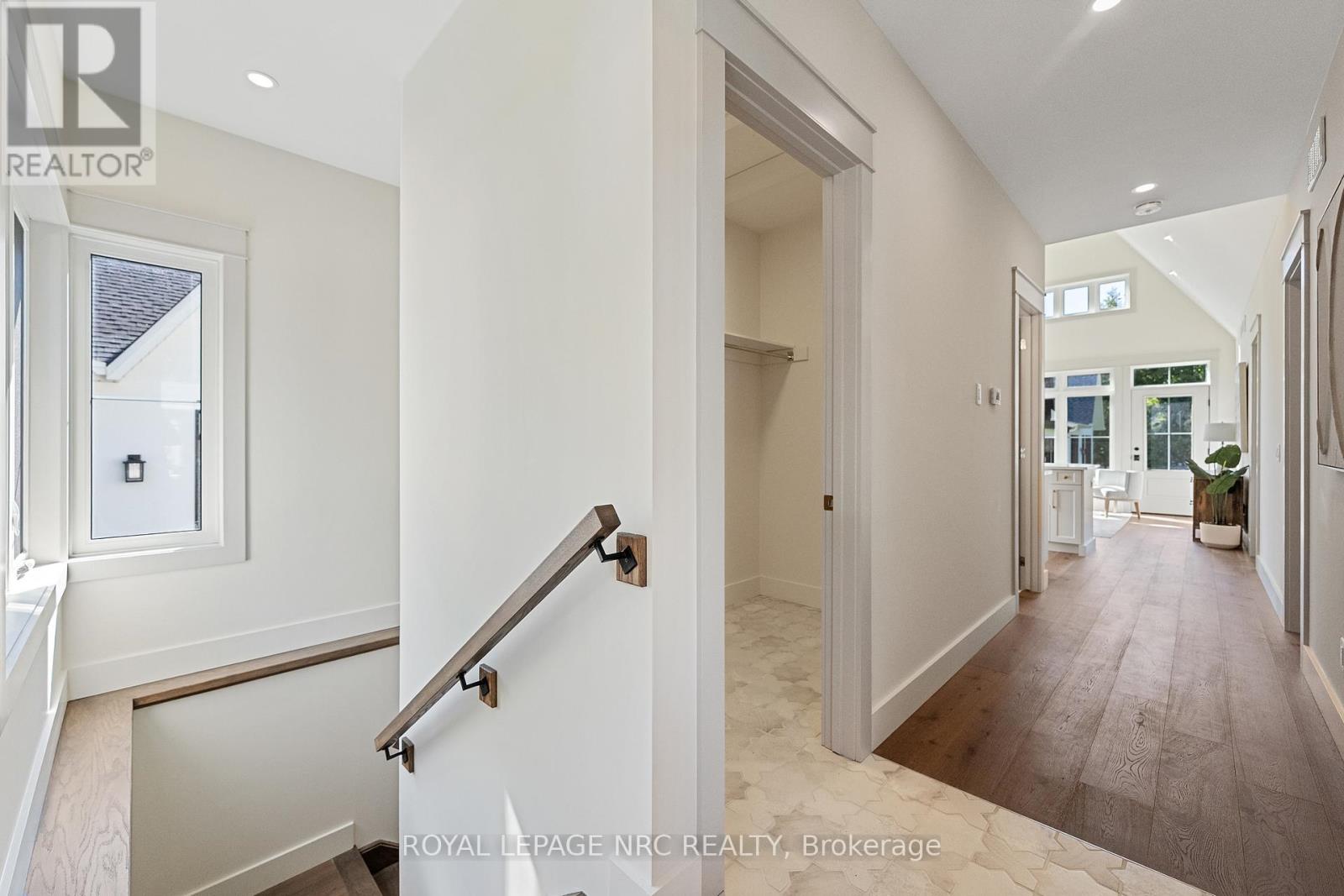 281 Elmwood Avenue, Fort Erie, Ontario  L0S 1B0 - Photo 16 - X12455695