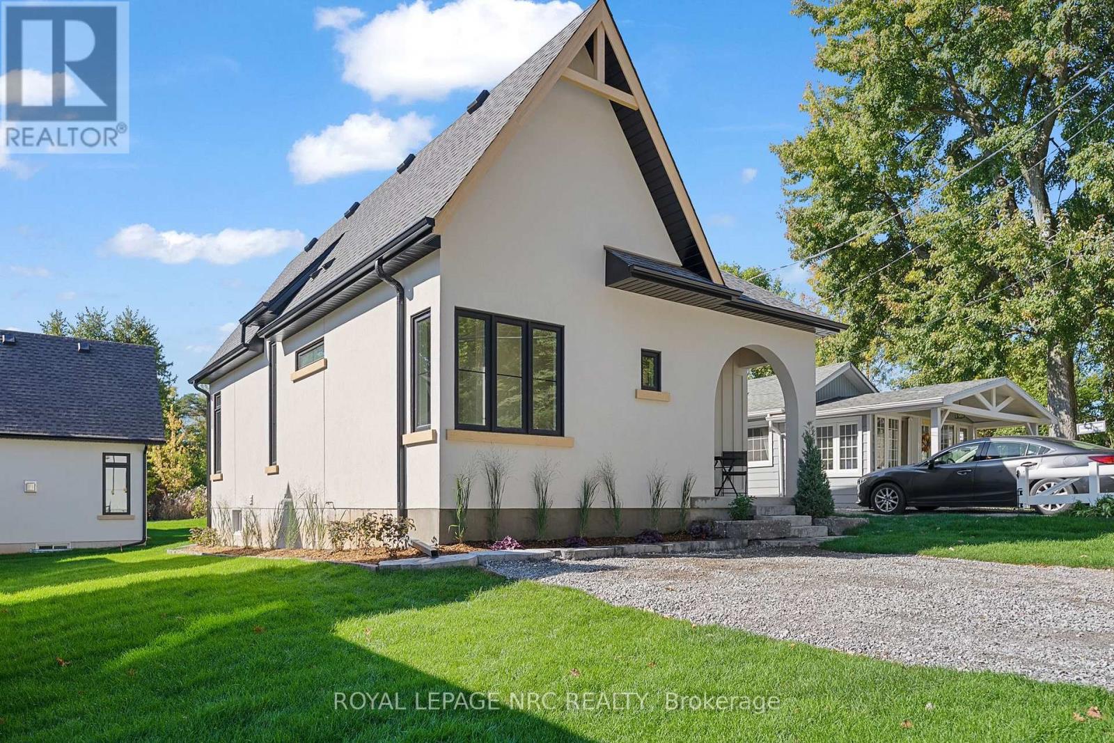 281 Elmwood Avenue, Fort Erie, Ontario  L0S 1B0 - Photo 2 - X12455695