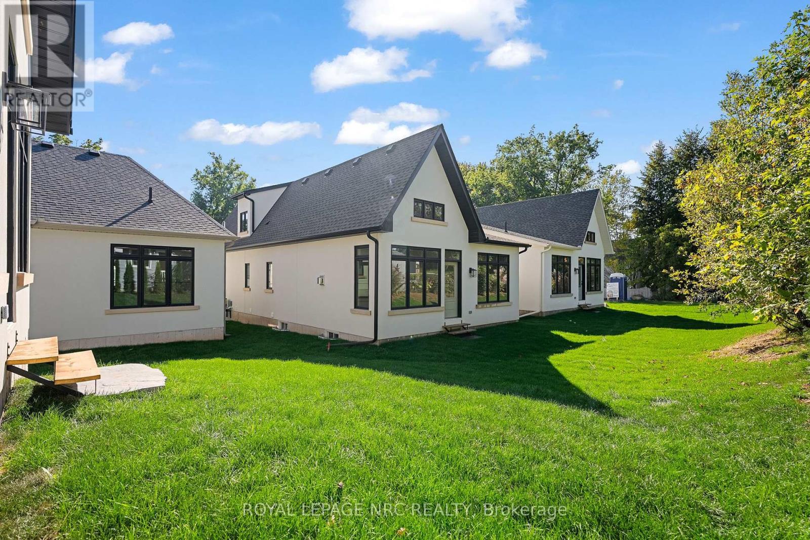 281 Elmwood Avenue, Fort Erie, Ontario  L0S 1B0 - Photo 35 - X12455695