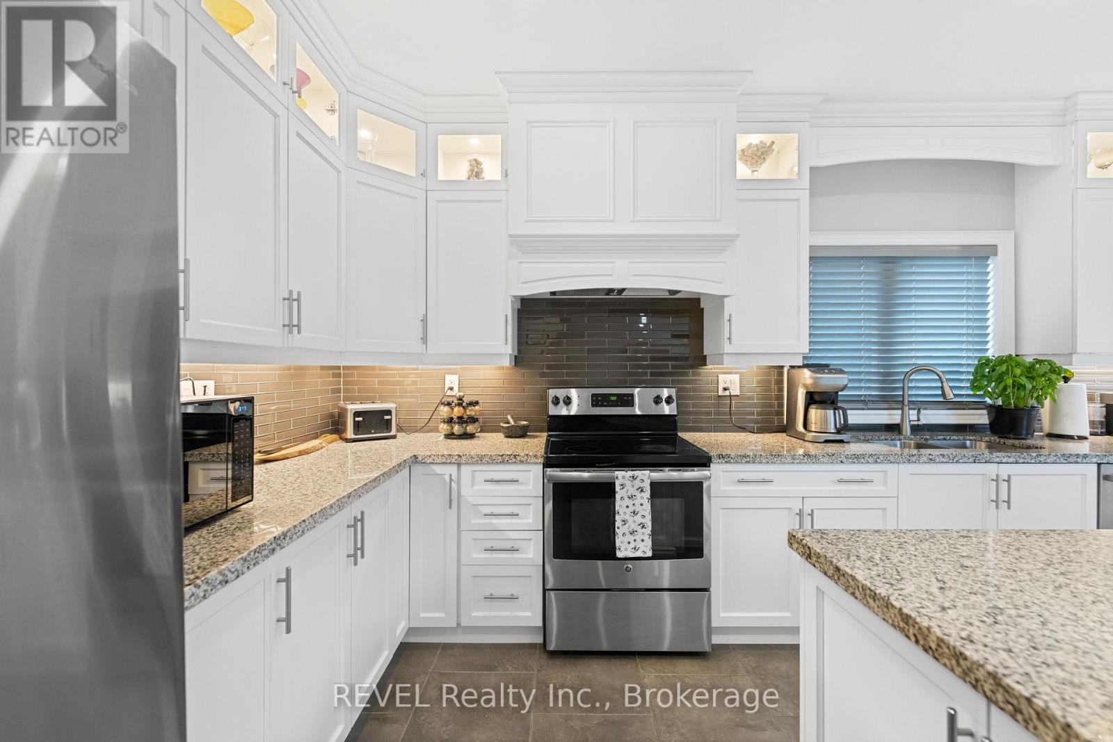 46 Philmori Boulevard, Pelham, Ontario  L0S 1E5 - Photo 8 - X12455754